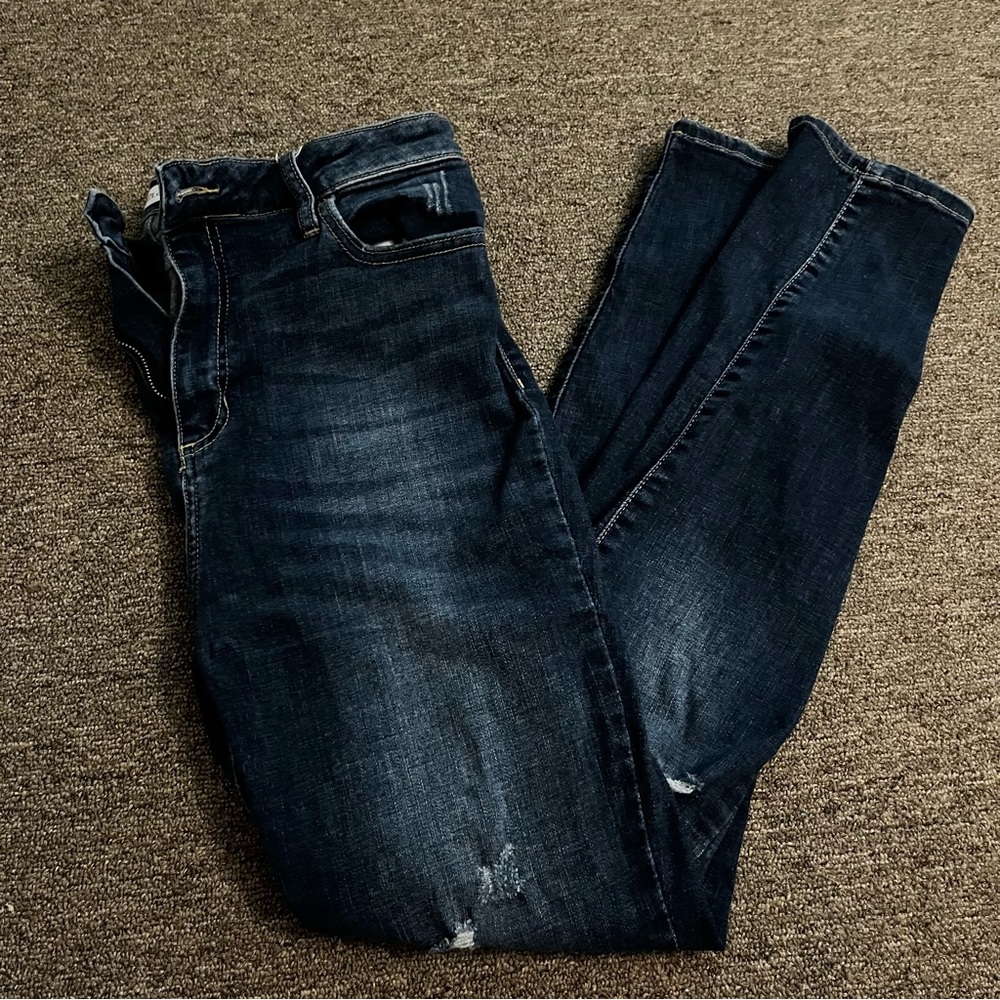 Distressed skinny jeans